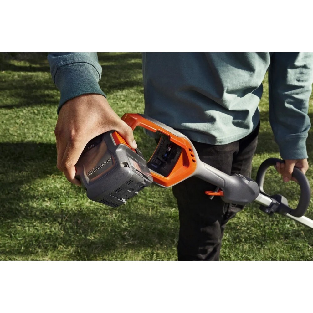 Тример акумуляторний Husqvarna 215iL (9705360-01) (без АКБ та ЗП) - фото 3 Тример акумуляторний Husqvarna 215iL (9705360-01) (без АКБ та ЗП) - фото 3