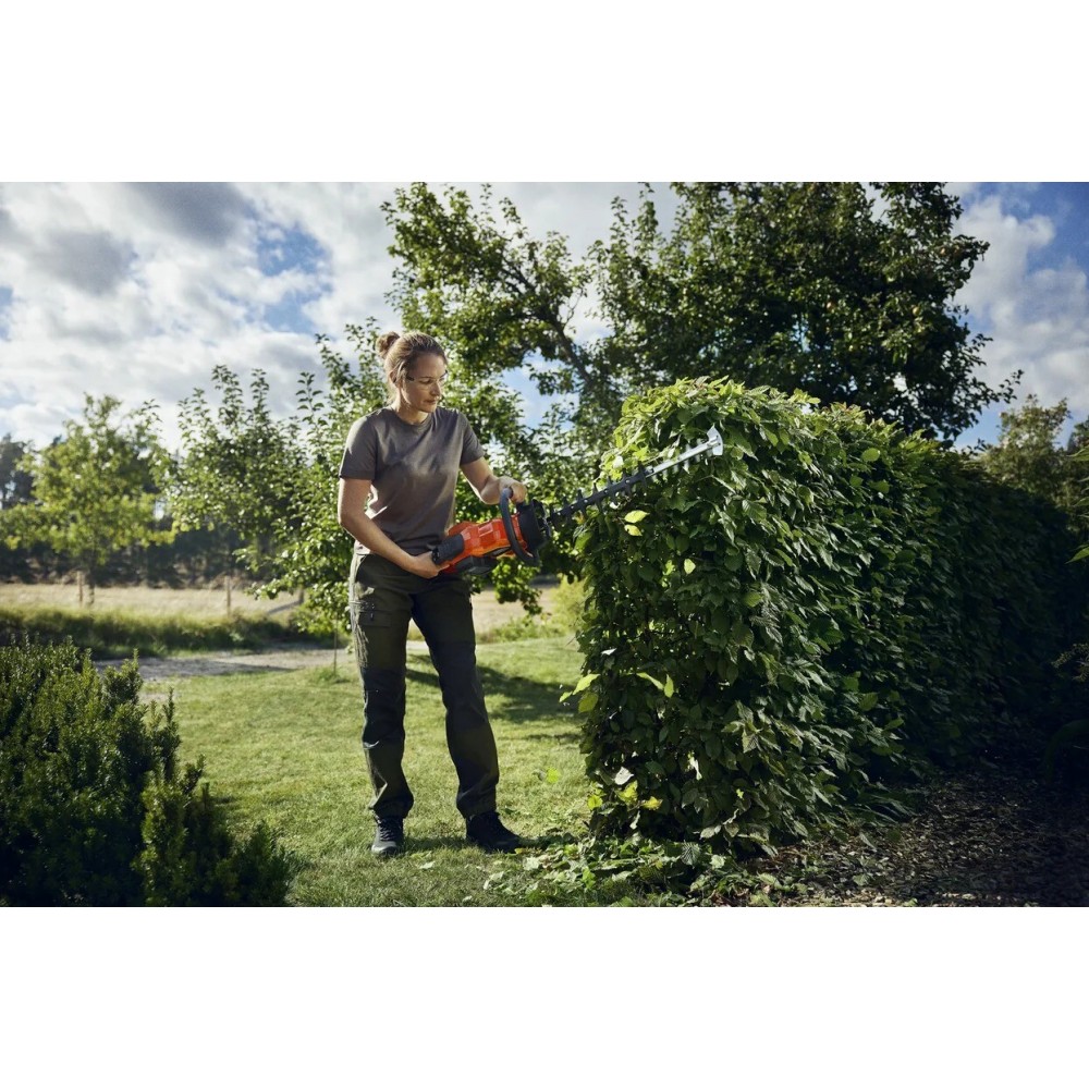 Акумуляторний кущоріз Husqvarna 322iHD60 (9704664-01) (без АКБ та ЗП) - фото 3 Акумуляторний кущоріз Husqvarna 322iHD60 (9704664-01) (без АКБ та ЗП) - фото 3