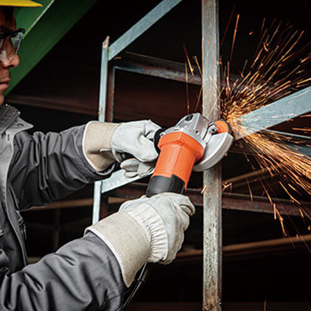 Шліфмашина кутова - болгарка мережева BLACK+DECKER G650 - фото 4 Шліфмашина кутова - болгарка мережева BLACK+DECKER G650 - фото 4