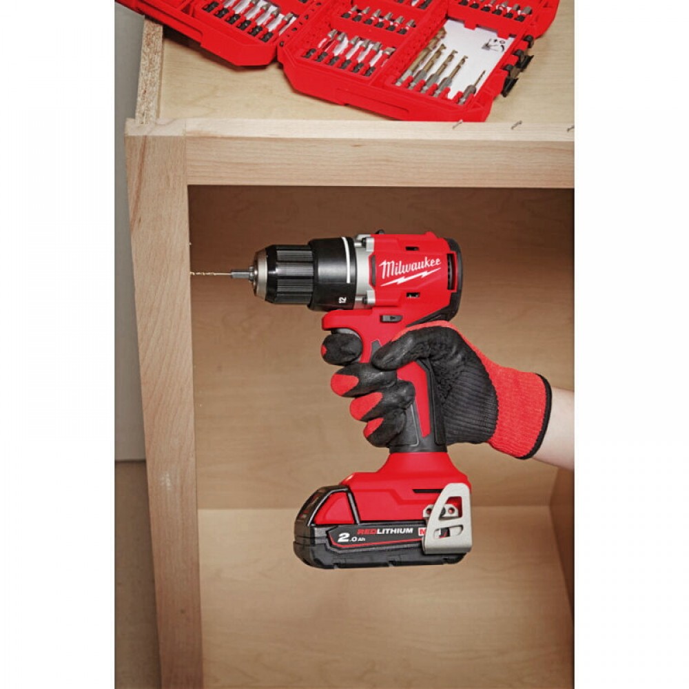 Дриль-шурупокрут акумуляторний безщітковий MILWAUKEE M18 BLDDRC-202C 61Нм (+ заряд.пристрій, 2 акум. - фото 4 Дриль-шурупокрут акумуляторний безщітковий MILWAUKEE M18 BLDDRC-202C 61Нм (+ заряд.пристрій, 2 акум. - фото 4